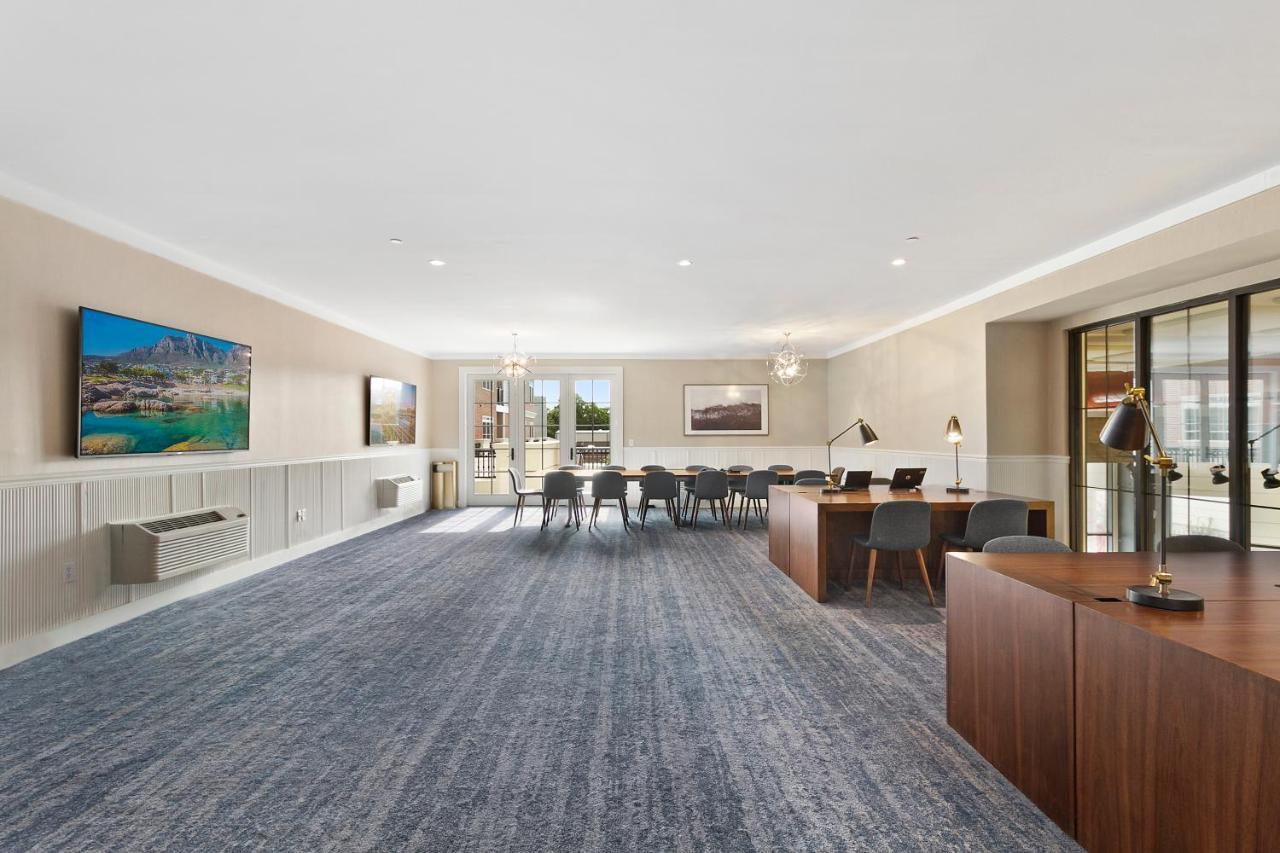 The Vanderbilt Hotel Suites Westbury Exterior photo